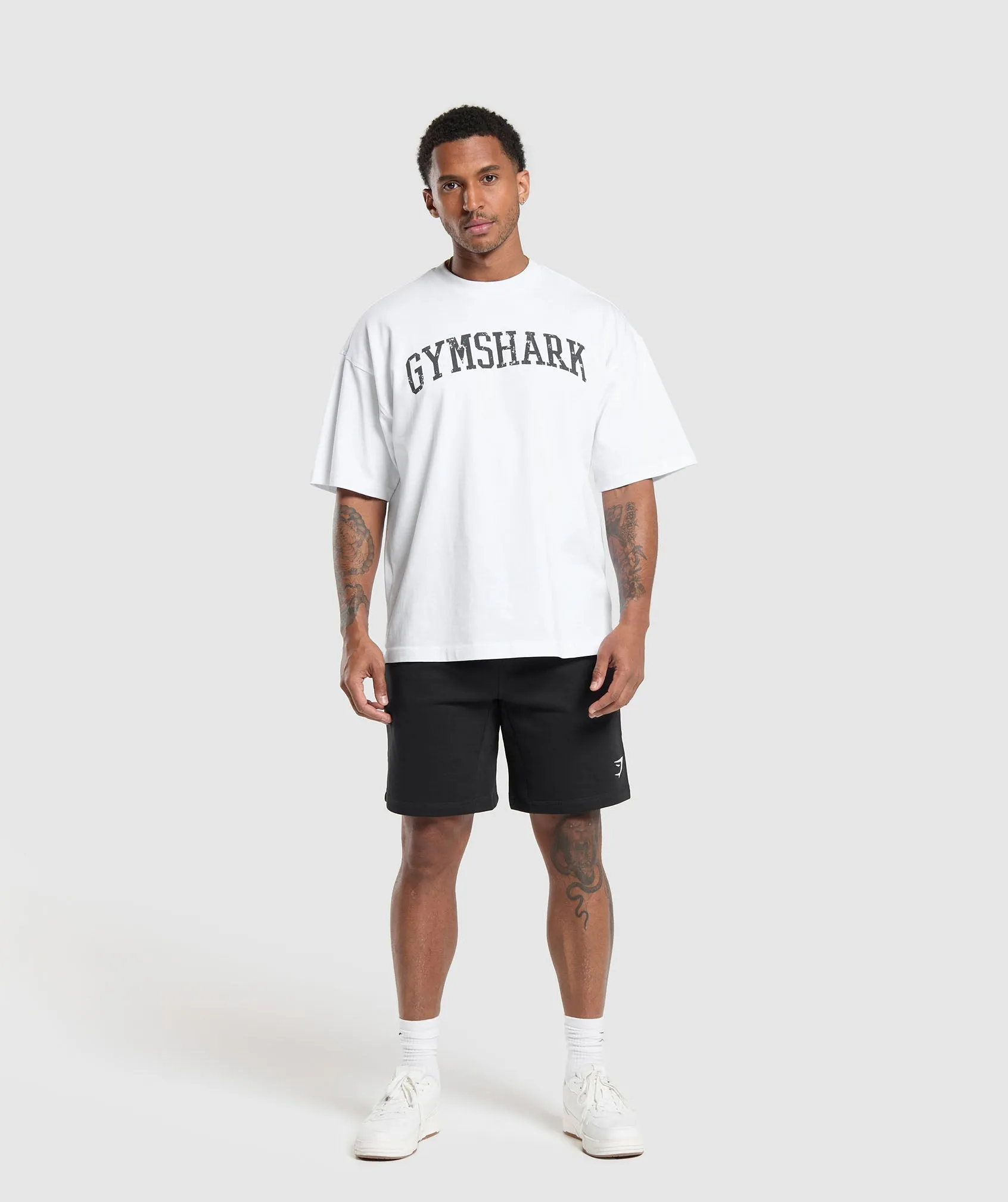 Gymshark Crest 9" Shorts - Black