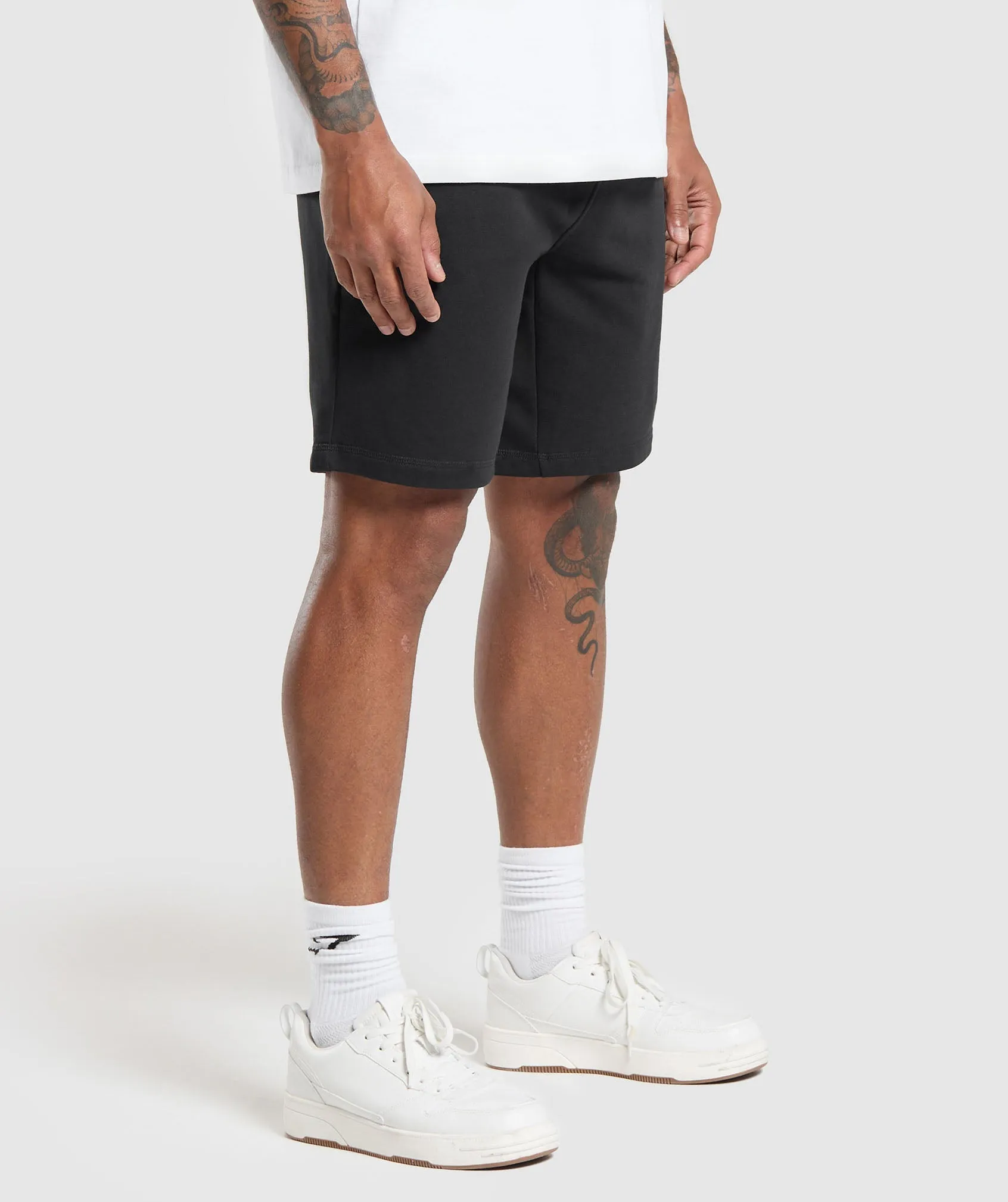 Gymshark Crest 9" Shorts - Black