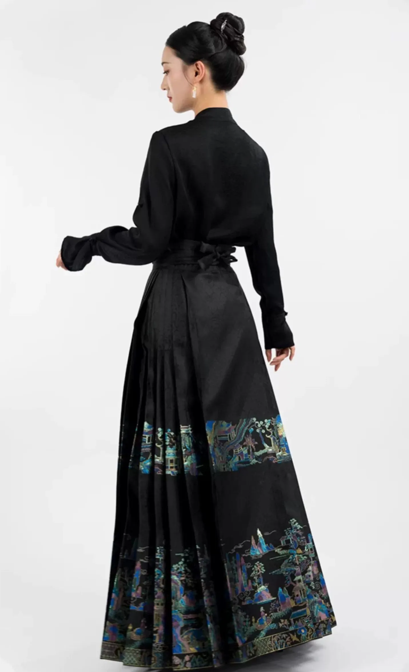 Luo Gé 楼阁 Mother of Pearl Pavilion Mamian Skirt