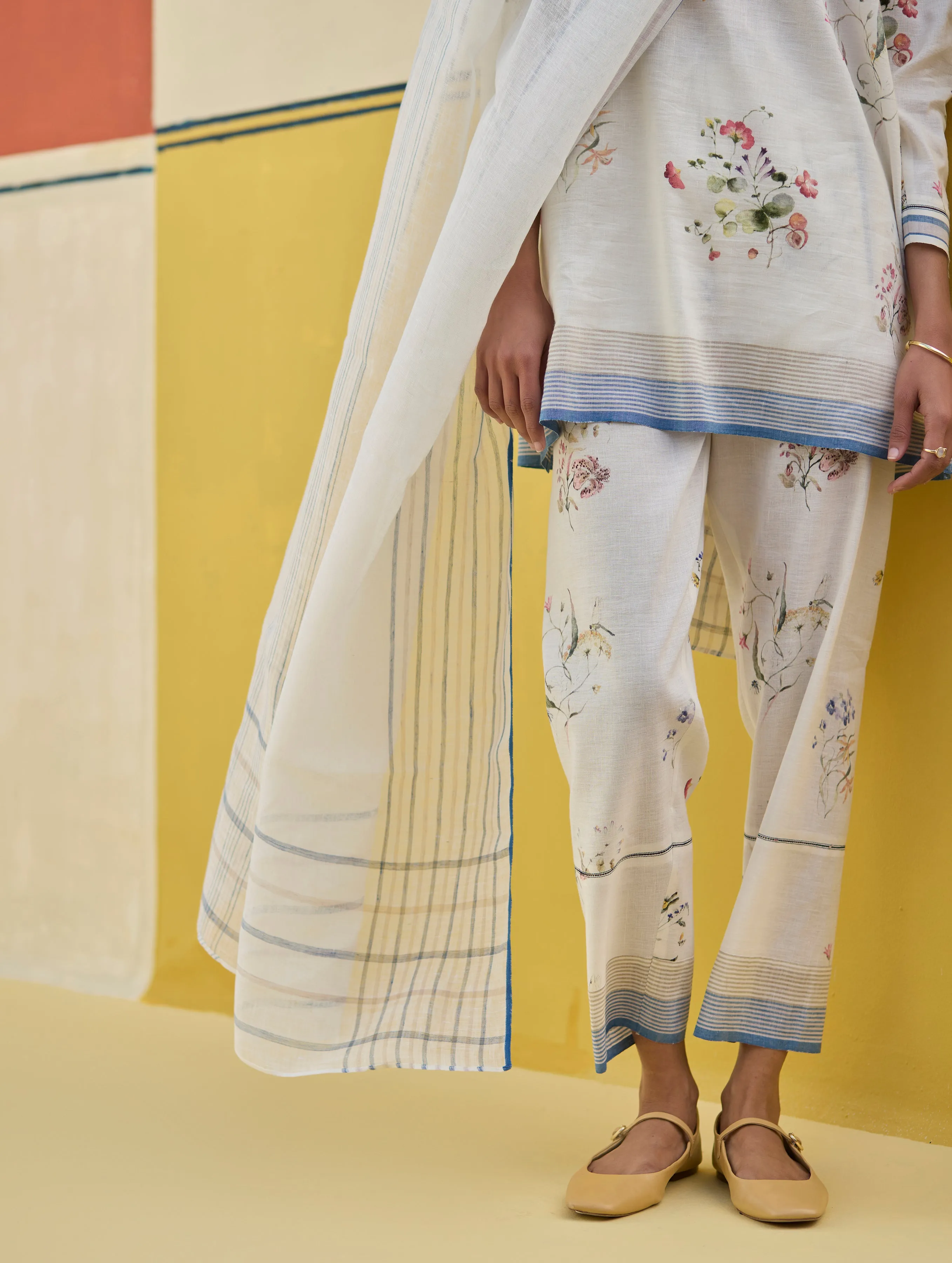 Raha Watercolour Floral Kurta Set
- Ivory