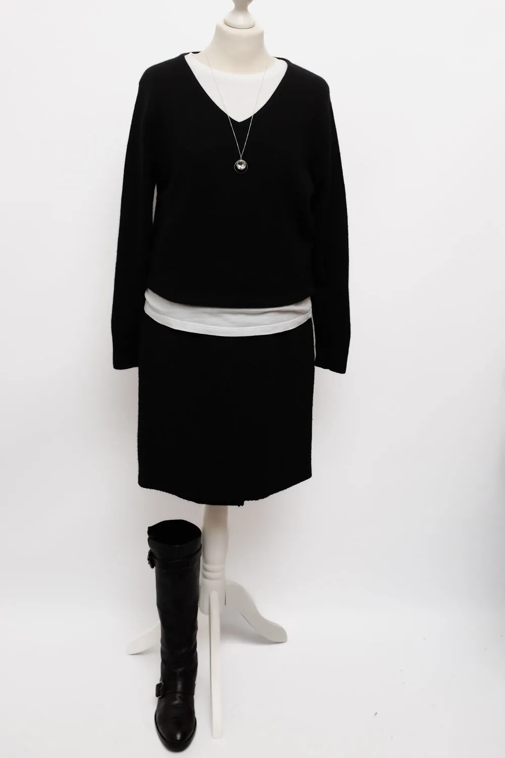 WARM BLACK MINI KNIT SKIRT